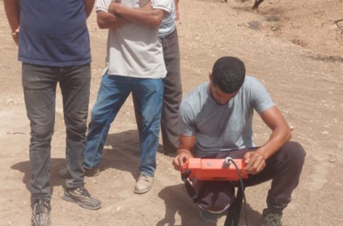 خبير كشف المياه الجوفية بالمغرب يقوم بتحليل جيوفيزيائي لتحديد موقع الماء قبل حفر بئر – Allo El Mae Maroc