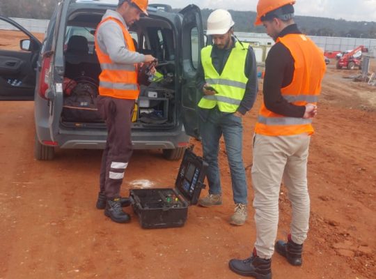 الكشف عن المياه الجوفية في مراكش فريق Allo Elmae Maroc دراسة جيوفيزيائية قبل الحفر